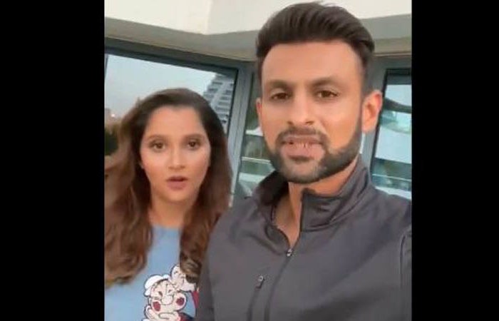 New Year's Greetings from Shoaib Akhtar and Sania Mirza