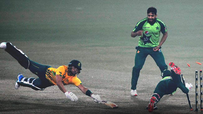 1st T20I match: Pakistan beat South Africa by 3 runs